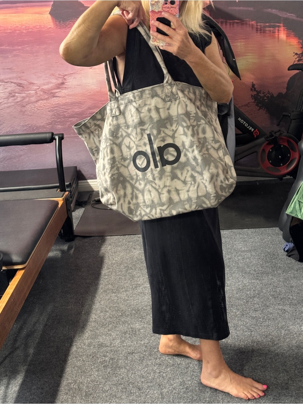 ALO Yoga GrayTie-Dye Canvas Tote with Logo LIMITED EDITION. - Picture 2 of 7